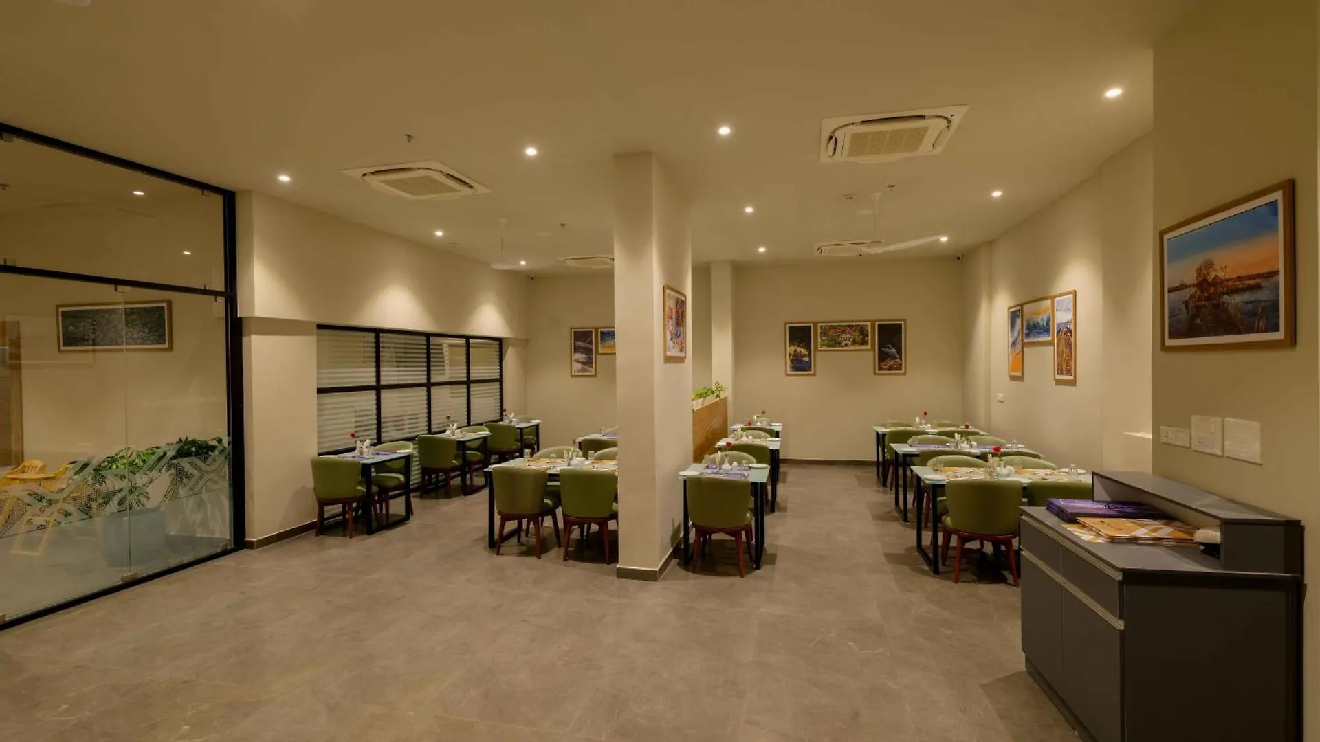 Luxo Kochi Hotel