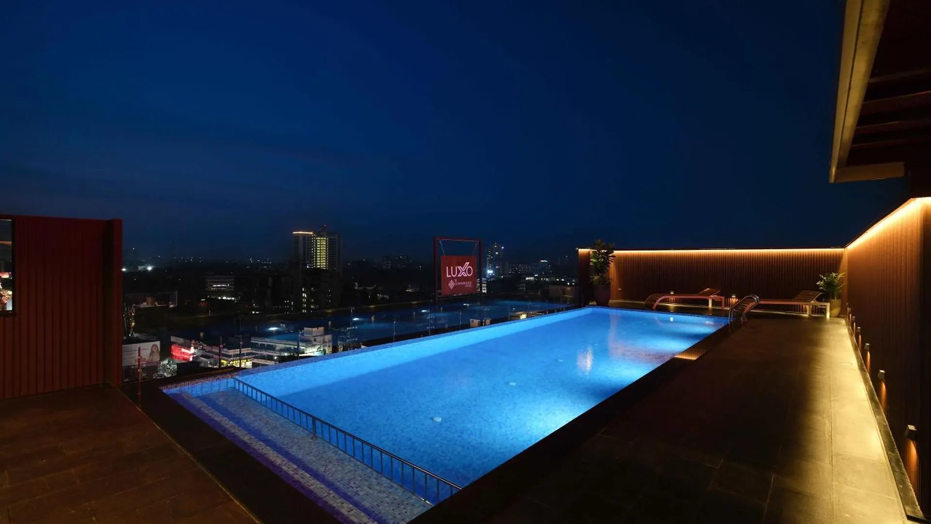 Luxo Kochi Hotel 4*,  India