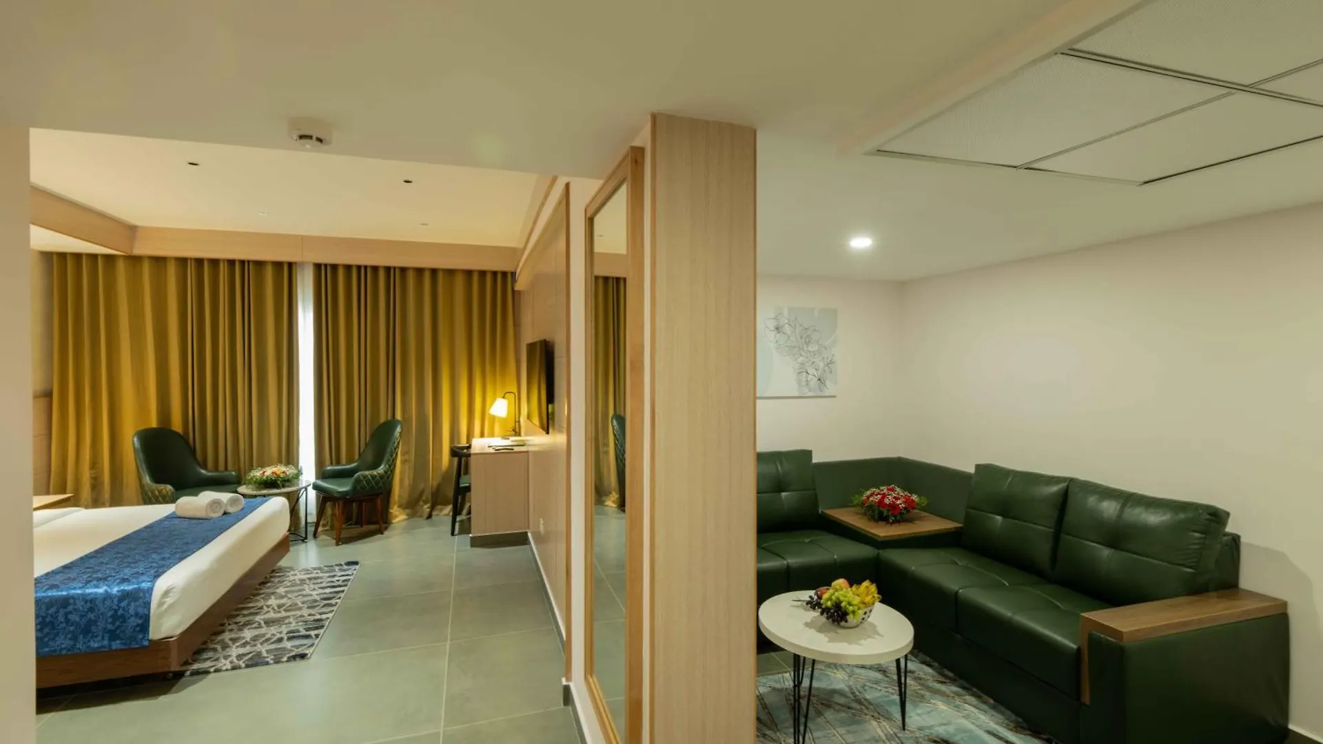 Luxo Kochi Hotel 4*,