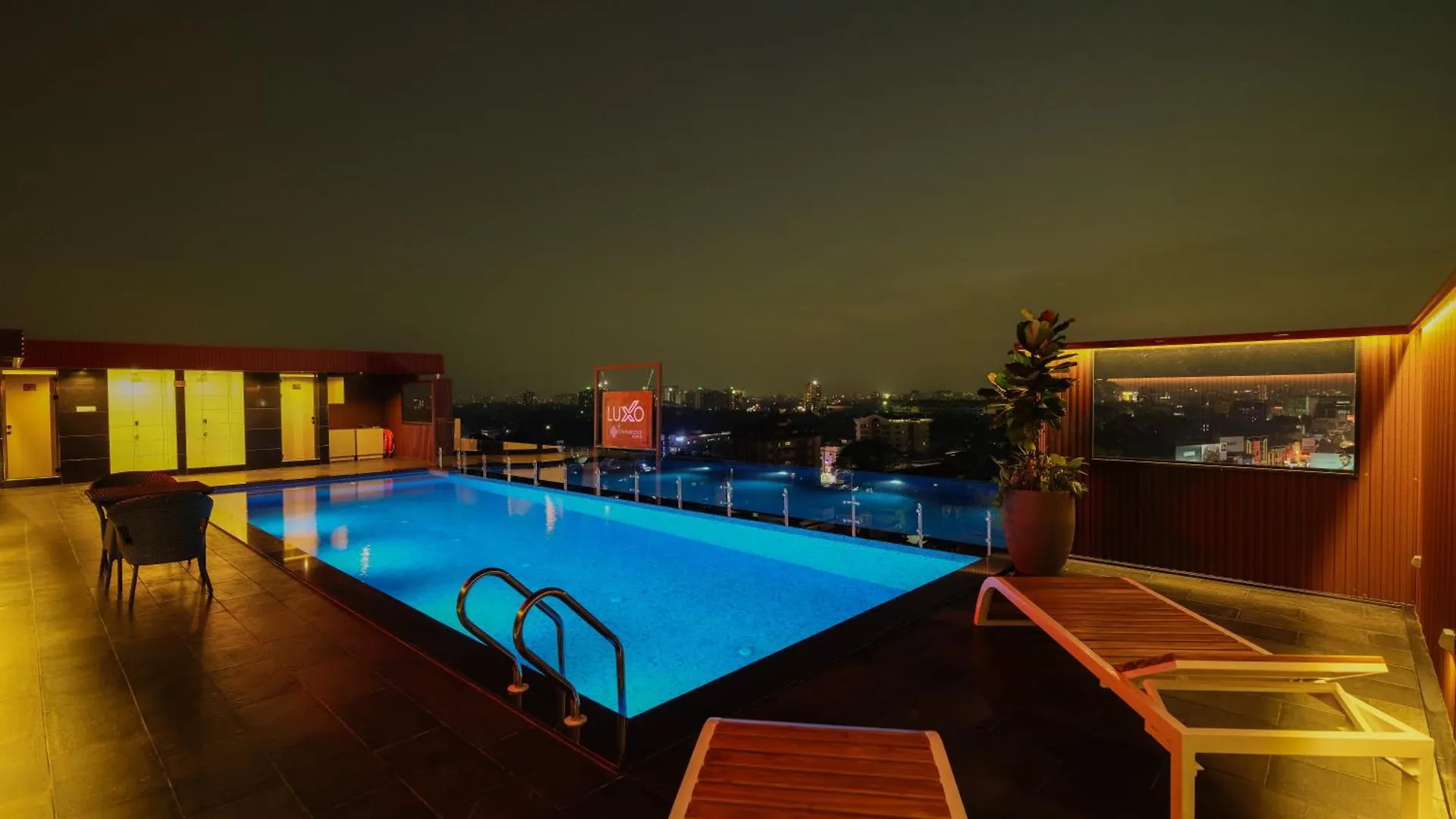 ****  Luxo Kochi Hotel India