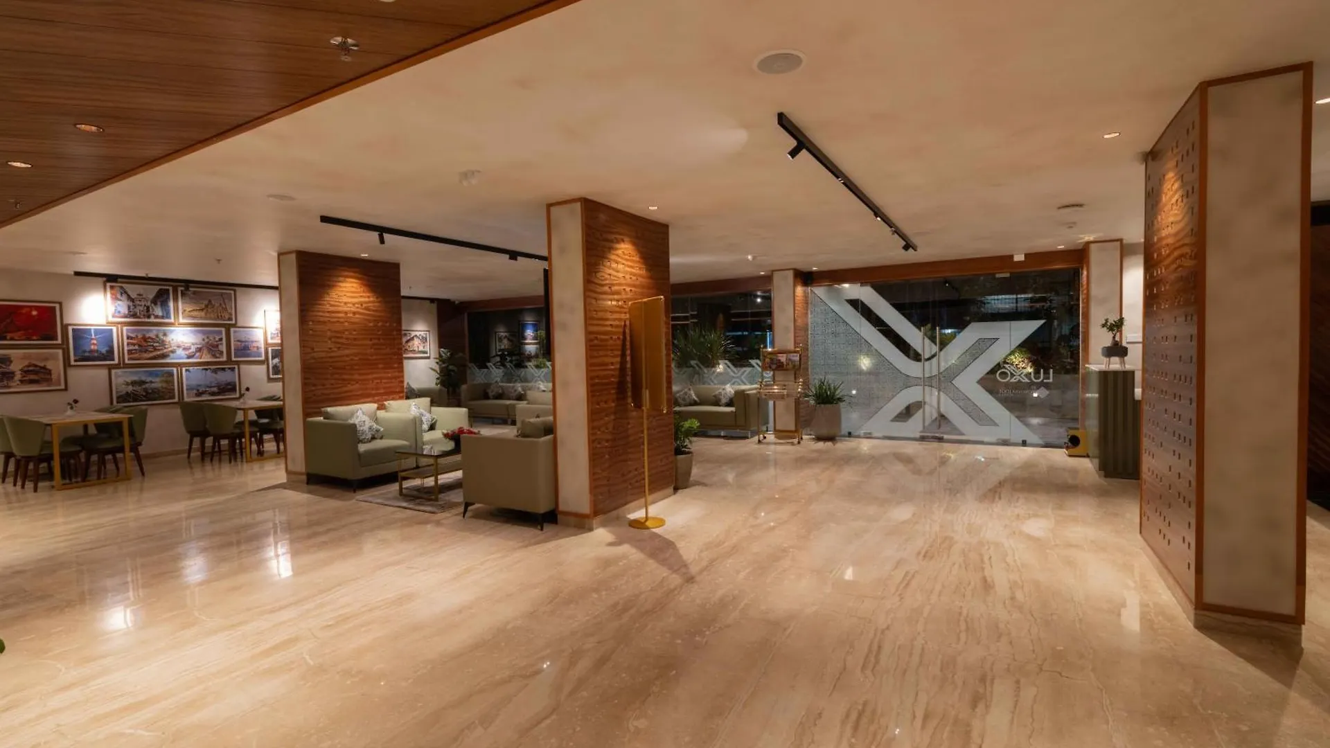 Luxo Kochi Hotel 4*,