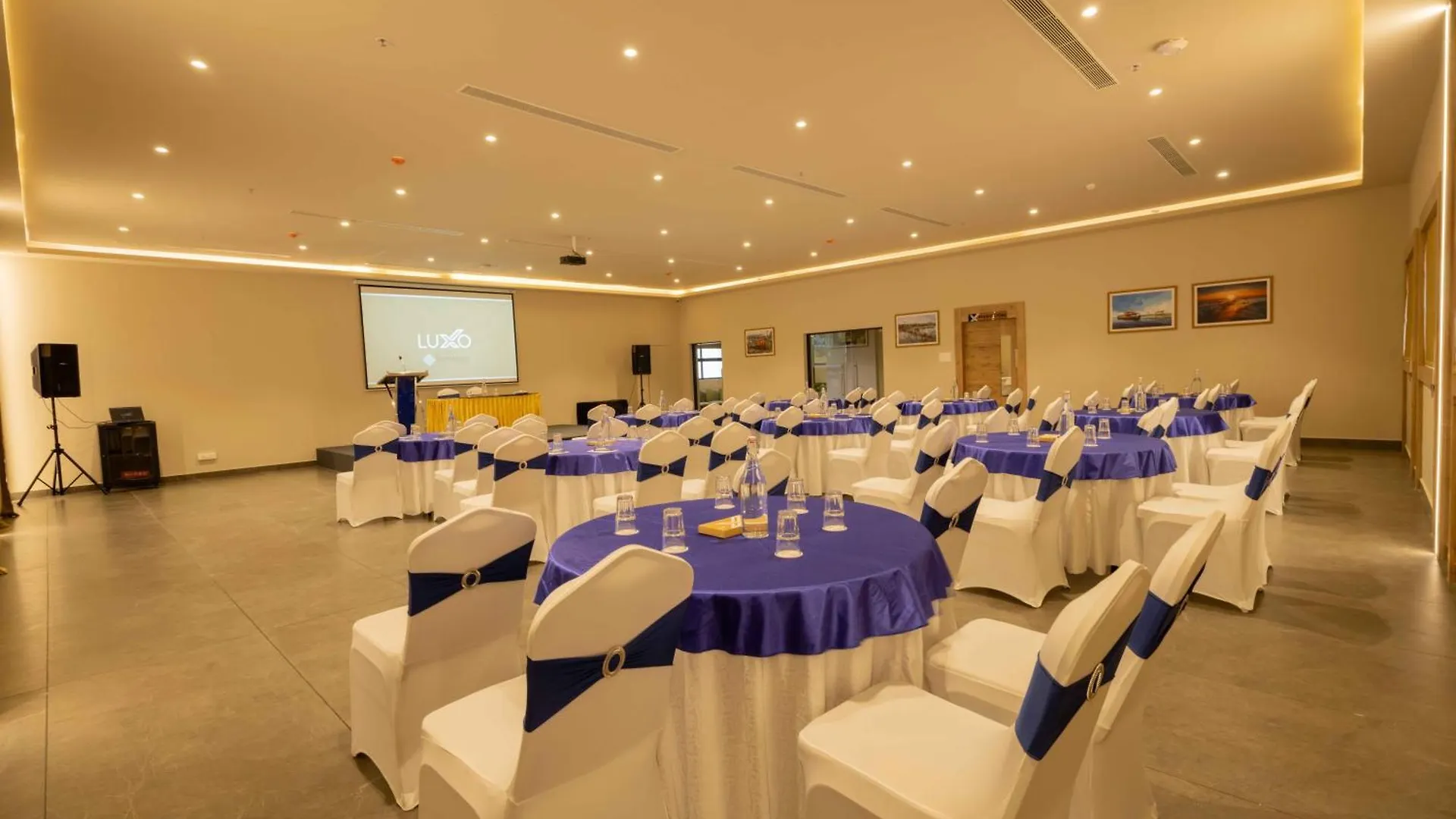 Luxo Kochi Hotel