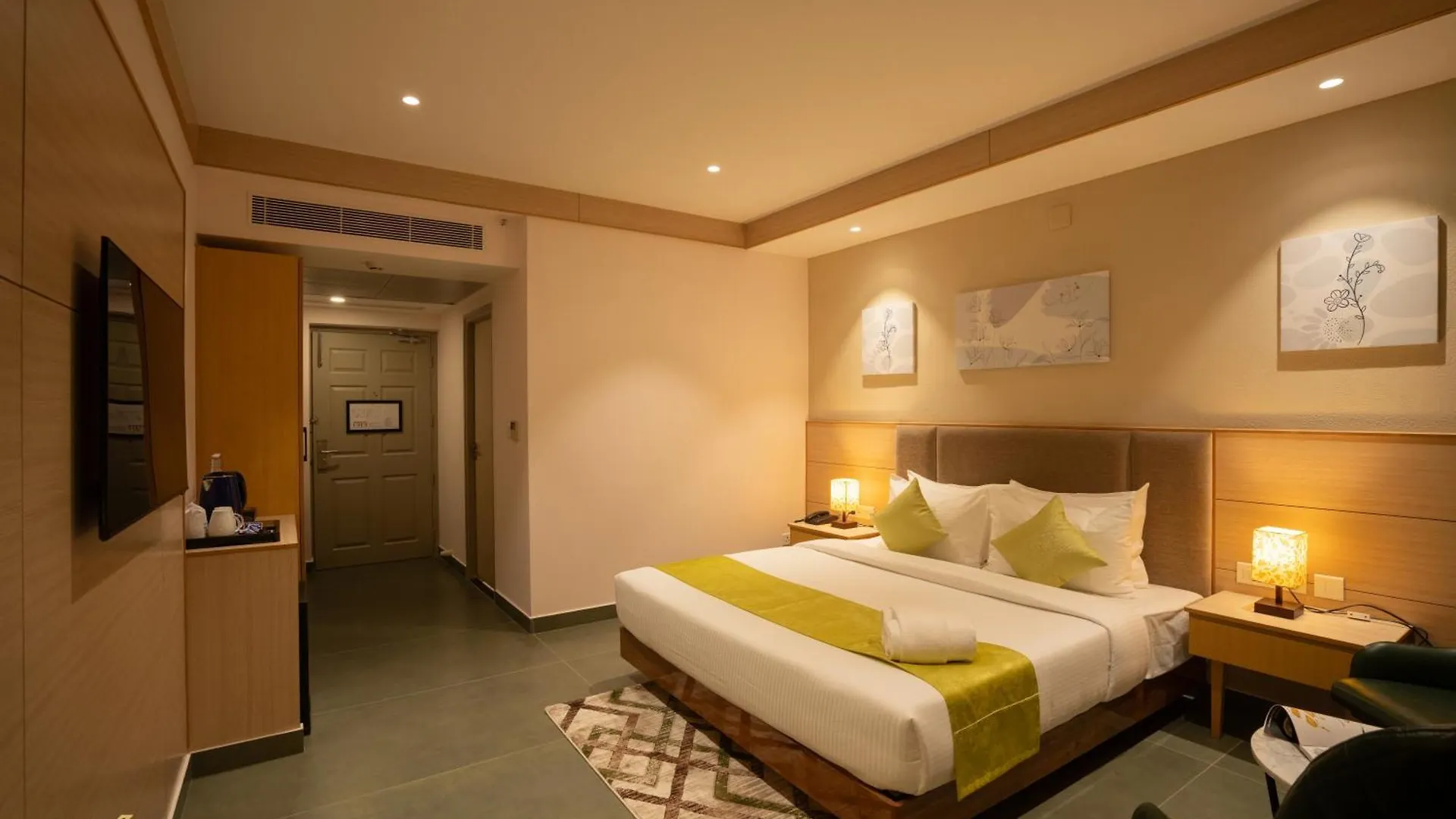Luxo Kochi Hotel
